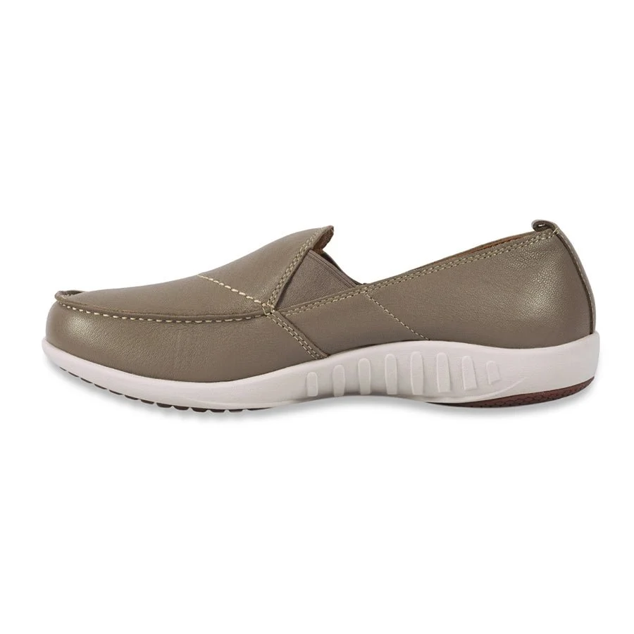 Spenco Siesta Leather Slip-on Shoes for Men - Image 14